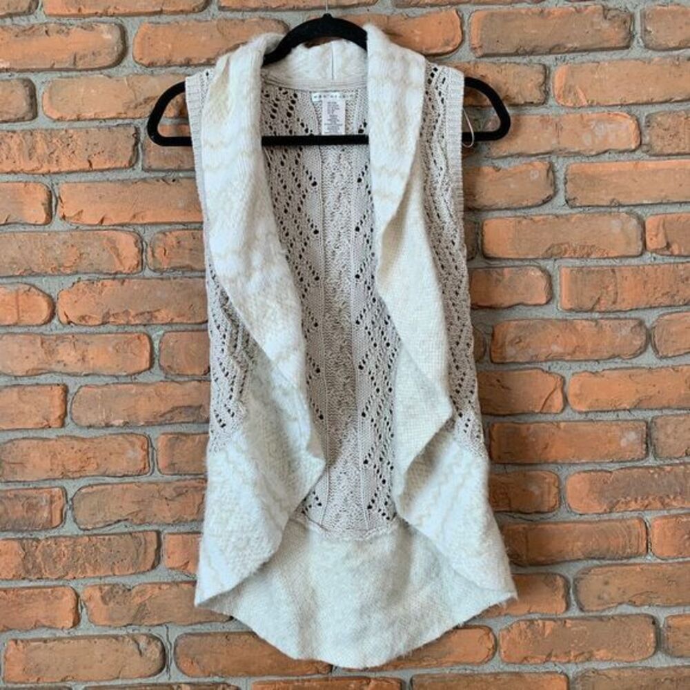 Max Studio Girls Large Sweater Vest Cream Knit Cable Pattern Open Front Cardigan